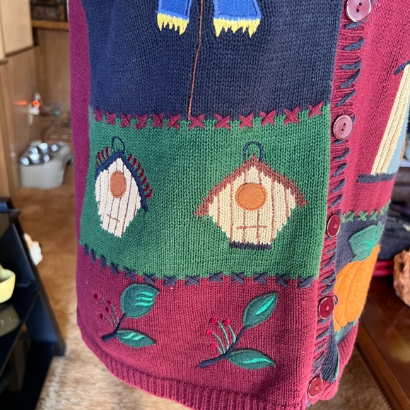 Woman’s vintage Capacity fall embroidered knit sweater vest. - Picture 15 of 16